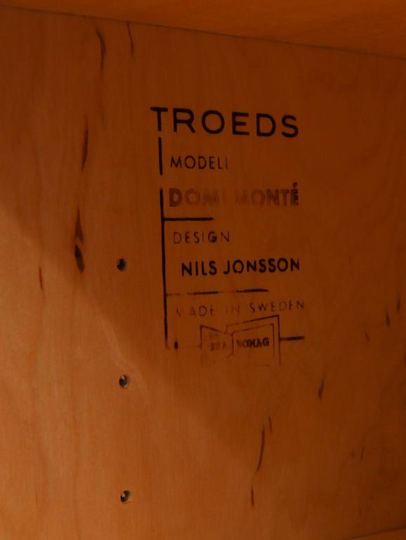SIDEBOARD, "Domi Monté", Nils Jonsson, Troeds, Bjärnum, 1900-talets andra hälft.