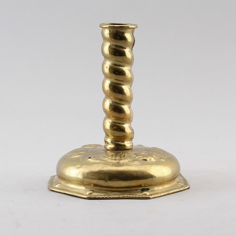LJUSSTAKE, mässing, barock, 1700-talets första hälft.