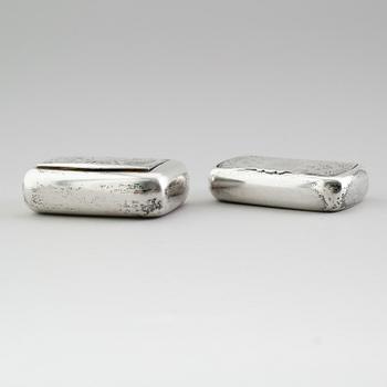 SNUSDOSOR, 2 st, silver, 1800-talets andra hälft. Vikt ca 72 gram.