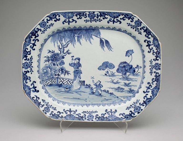 STEKFAT, porslin, Kina, Qianlong 1736-1795.