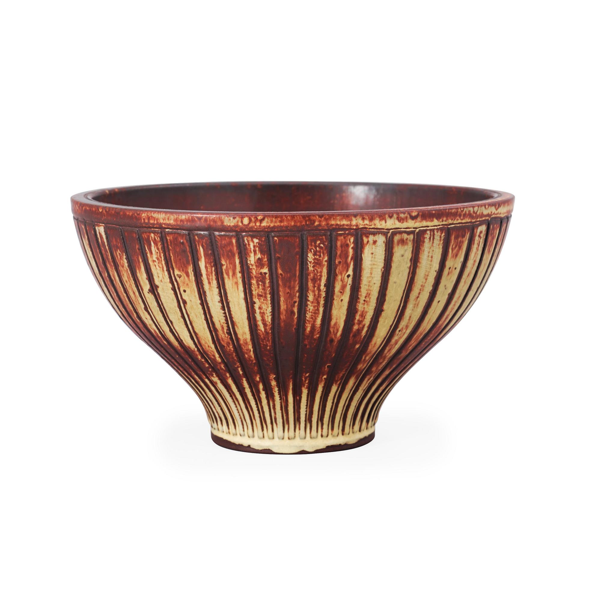 A Wilhelm Kåge 'Farsta' stoneware bowl, Gustavsberg Studio 1953.