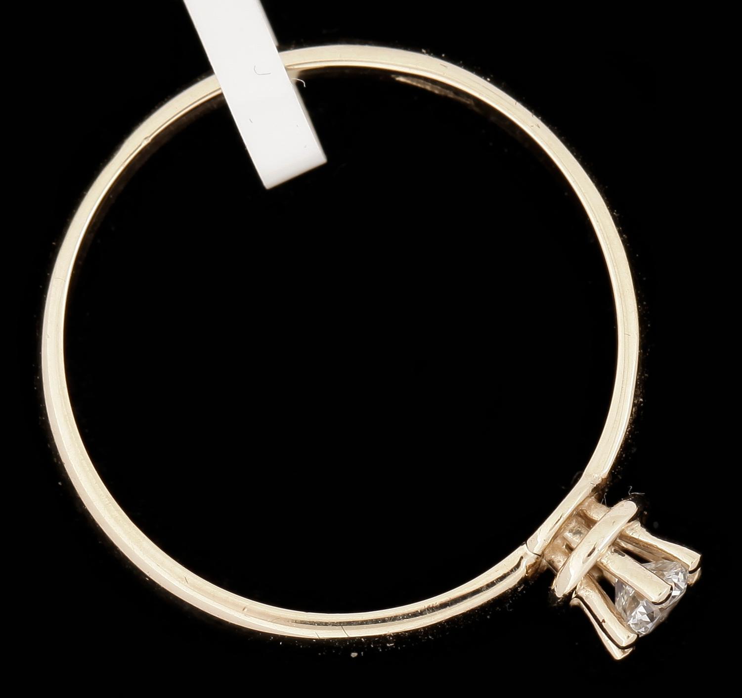 RING, 14k guld med diamant 0,13ct. Vikt ca 1,81 gram.