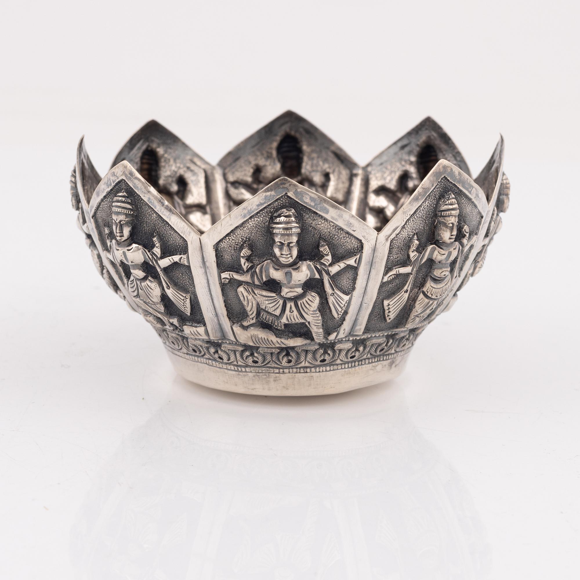 Bowl, silver, probably South America, 20th Century.