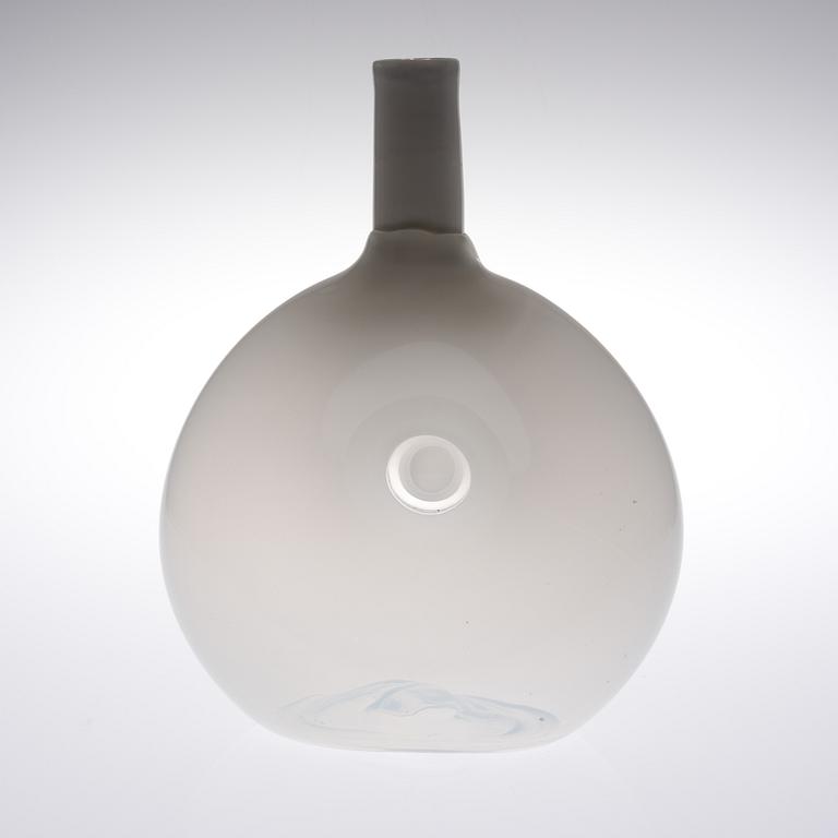 OIVA TOIKKA, KORISTEPULLOJA. Sign. Oiva Toikka, Nuutajärvi Notsjö. 1970-luku.