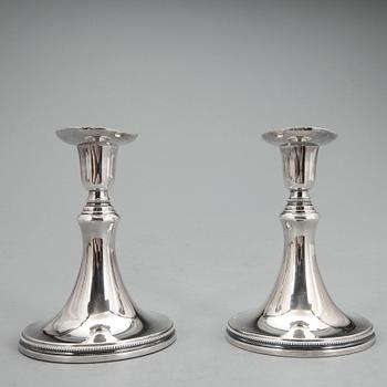 LJUSSTAKAR, ett par, silver, Eric Löfman, MGAB, Uppsala, 1956. Total vikt ca 469 g.