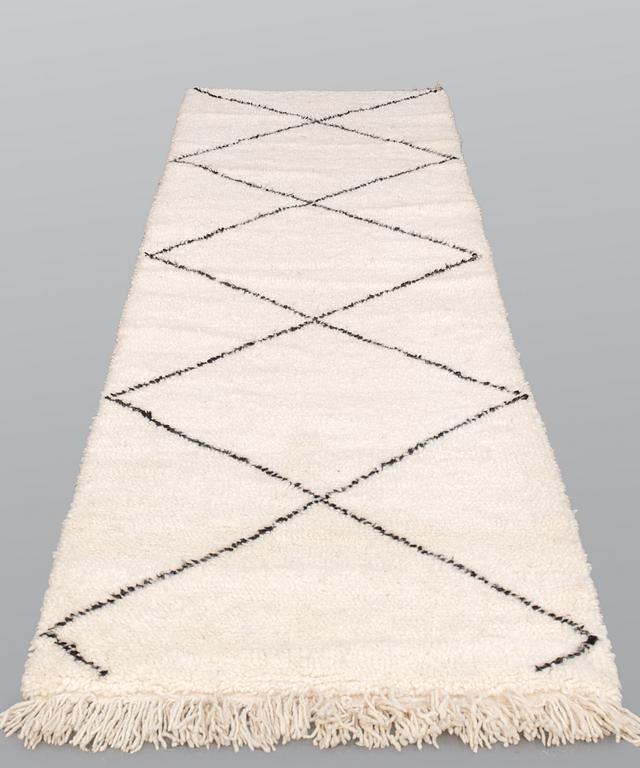 A Moroccan runner carpet, 300 x 88 cm.
