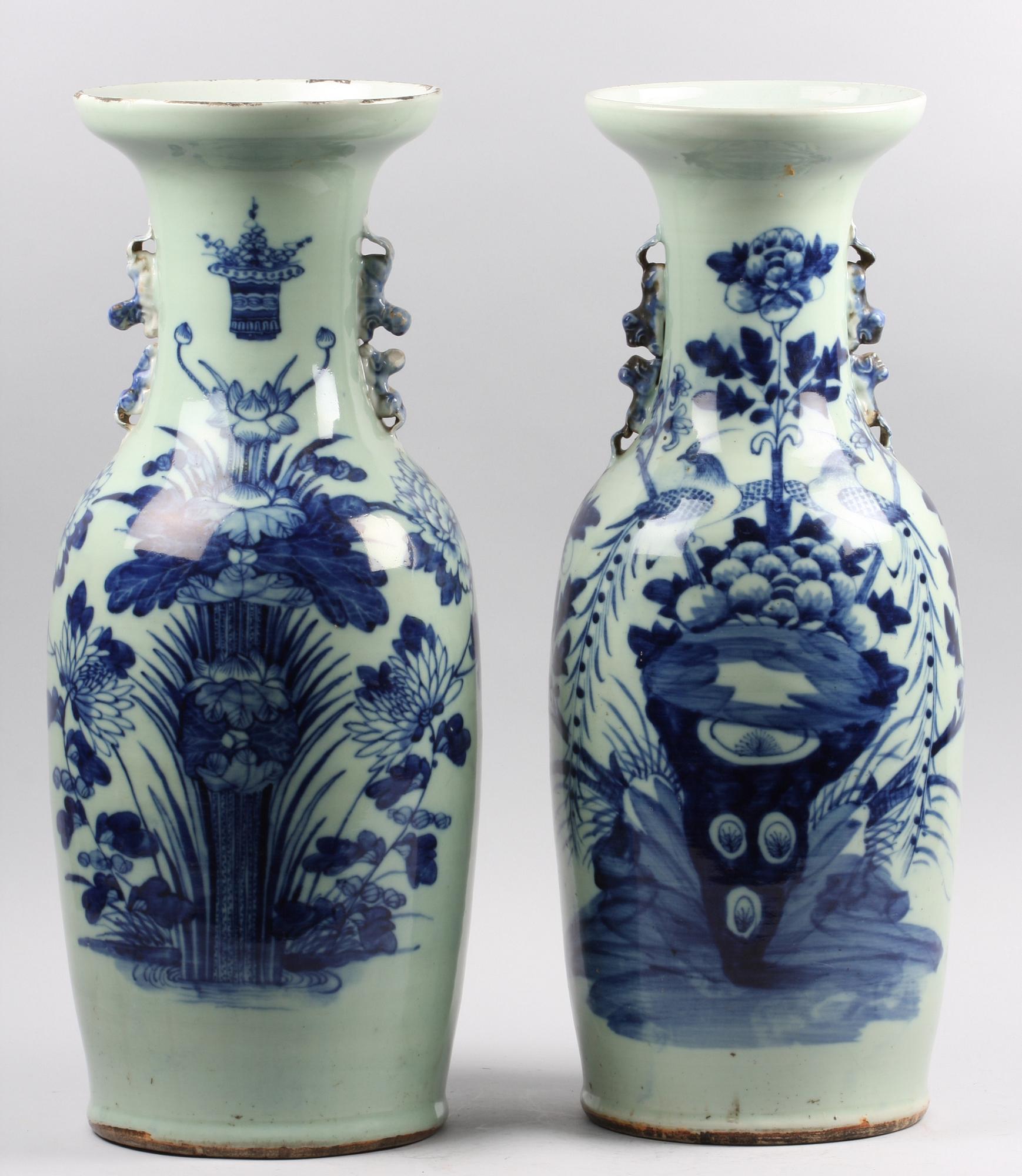 GOLVURNOR, 2 st, porslin. Kina.