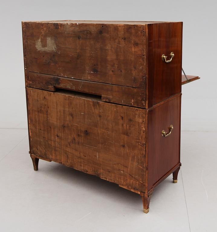 CHIFFONJÉ, sengustaviansk, omkring år 1800.