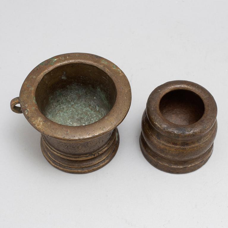MORTLAR, 2 st, brons, 1600-tal.