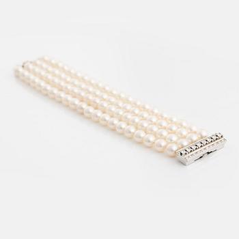 Four strand cultured pearl bracelet, clasp white gold with brilliant cut diamonds.