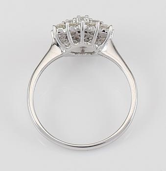 RING, 18K vitguld och diamanter tot ca 0.65 ct.