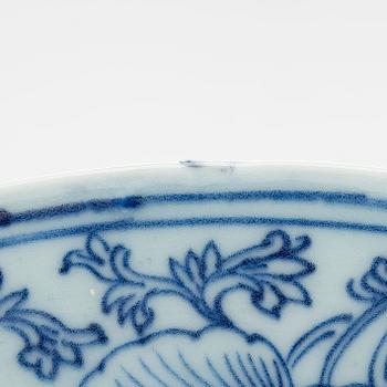 A pair of early 20th-century Chinese  porcelain dishes.