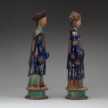 FIGURINER, ett par, keramik. Qing dynastin.