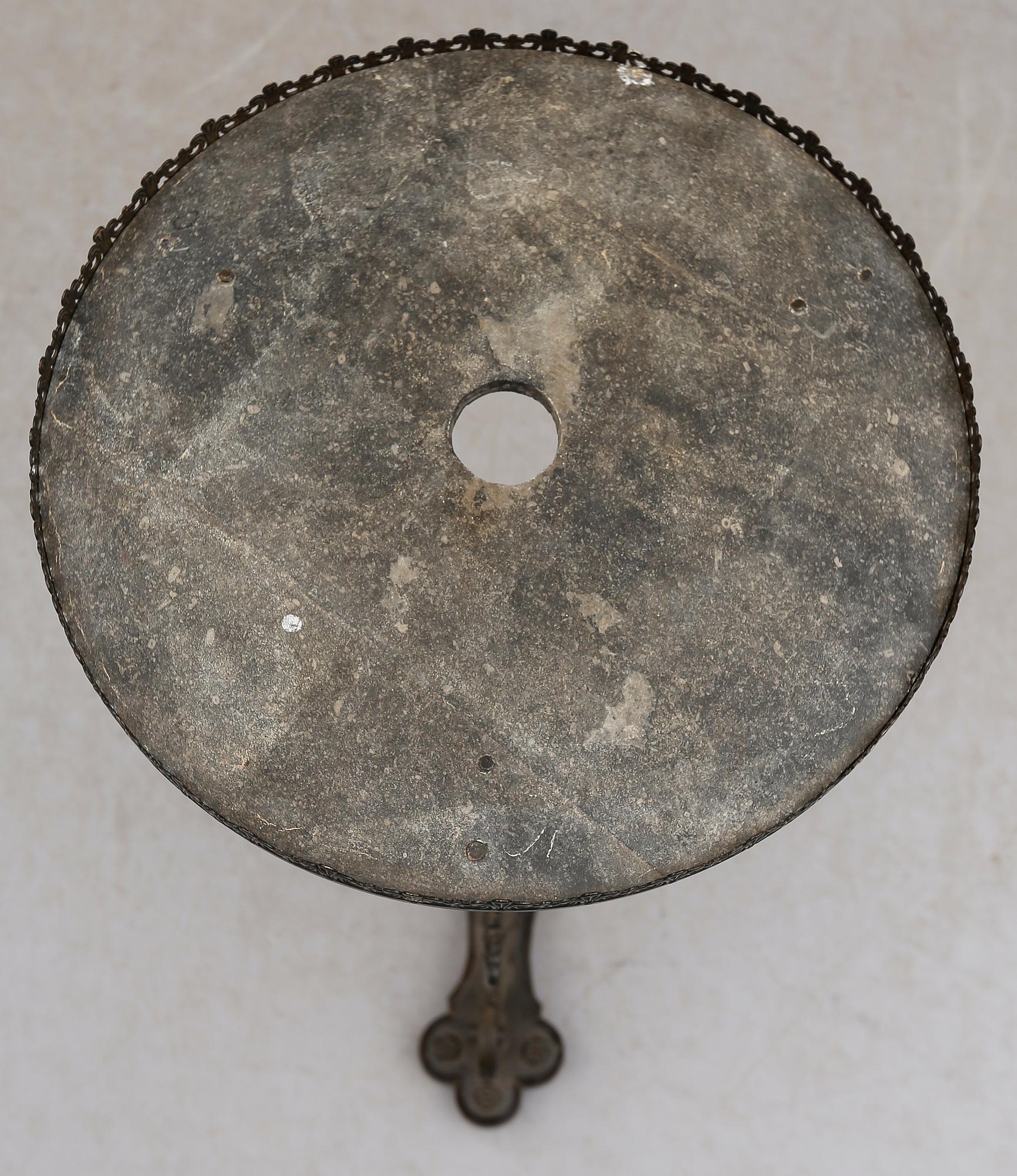 BORD, brons, 1800-talets mitt.