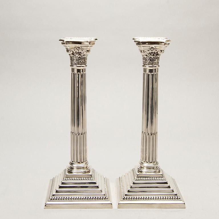 A pair of classical column sterling silver candlesticks Birmingham, 1934, by 'B.G. & Co'.