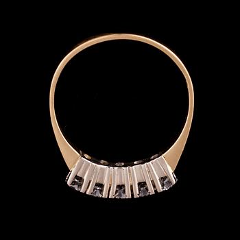 RING, 18K guld, briljantslipade diamanter ca 0,47 ct. A. Tillander 1973. Vikt ca 2,6 g.