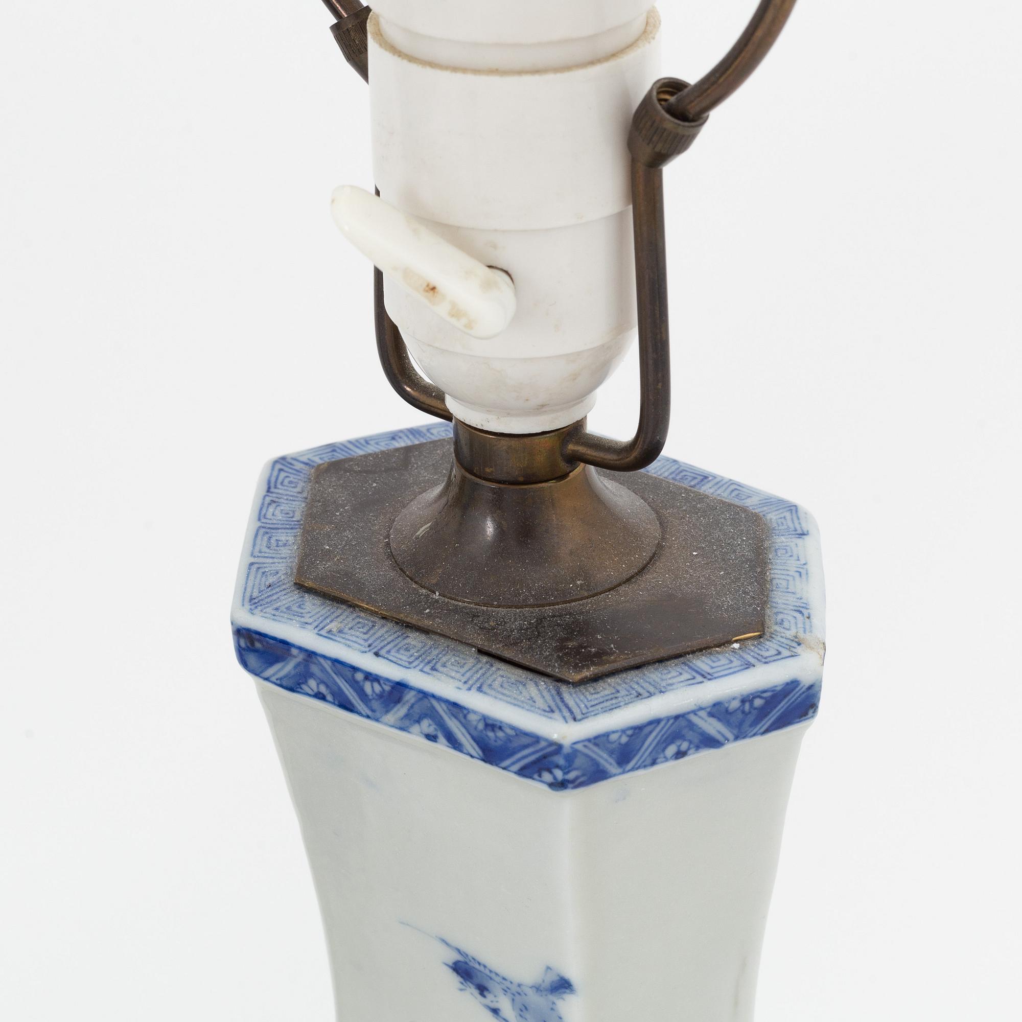 Bordslampor, ett par, porslin, Seto, Japan, Meiji, omkring 1900.