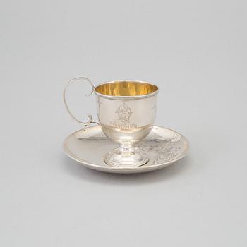 KAFFEKOPP MED FAT, silver, Mästarstämpel AK, Moskva, Ryssland, 1899-1908.