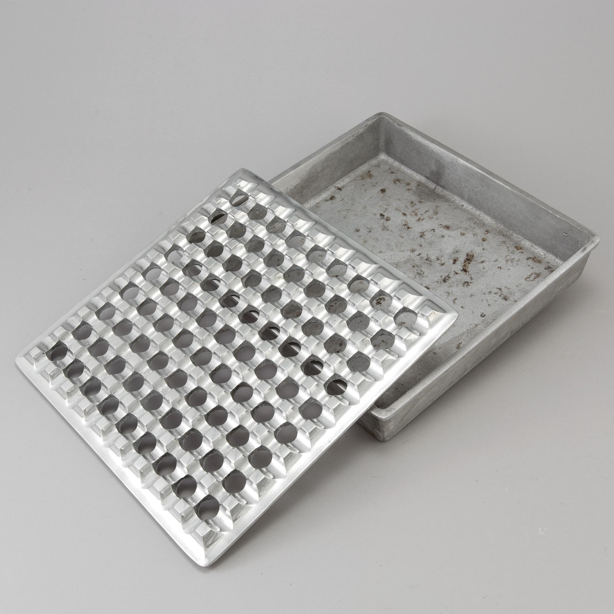 BECK & JUNG, a metal 'Ultima 30' ashtray.