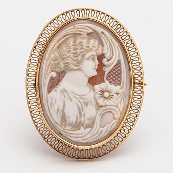 An 18K gold brooch with a seashell cameo. Lappi & K:ni, Lappeenranta 1924.