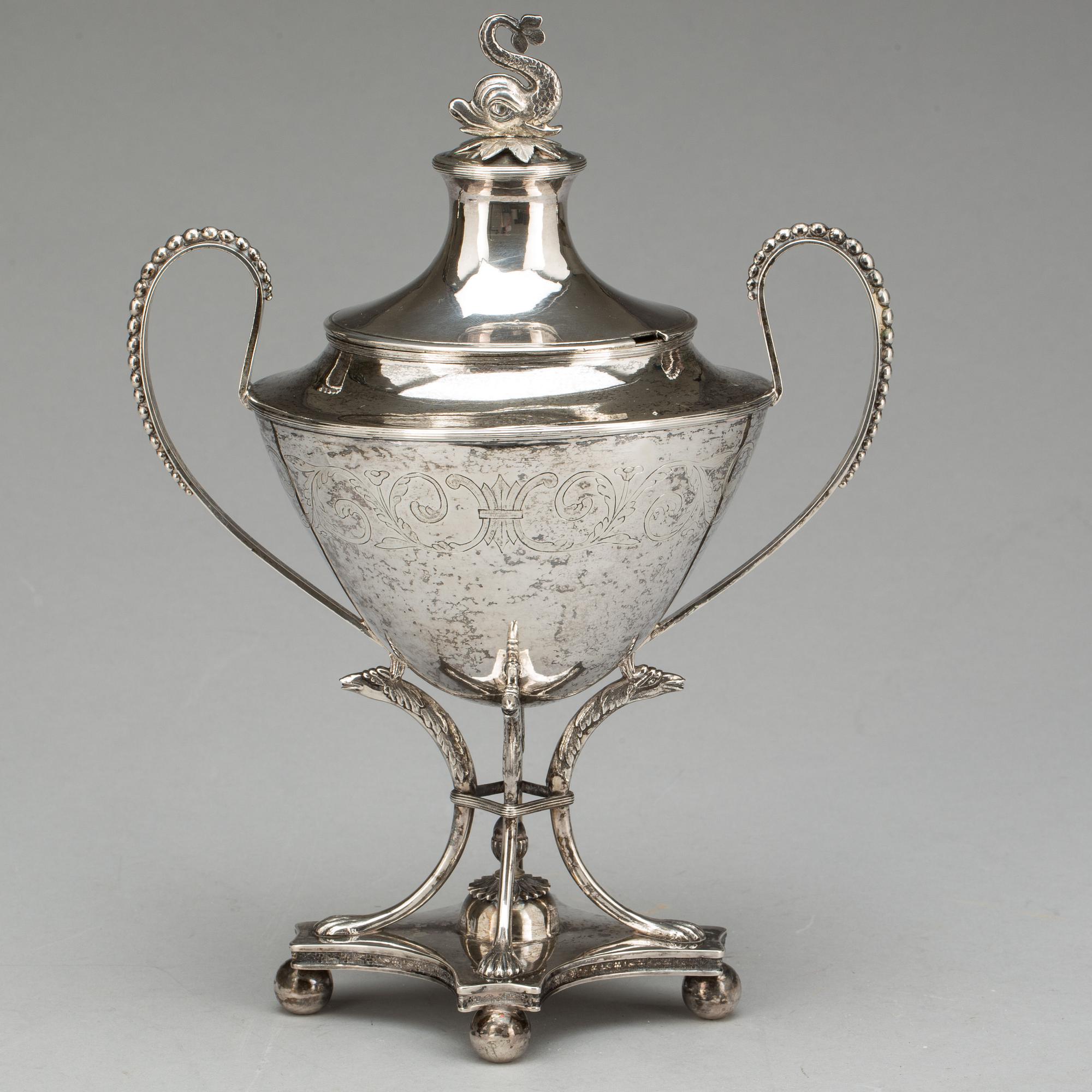 SOCKERSKÅL med LOCK, silver, empire, Erik Albrecht Körsner, Falun, 1818. Vikt 580 g.