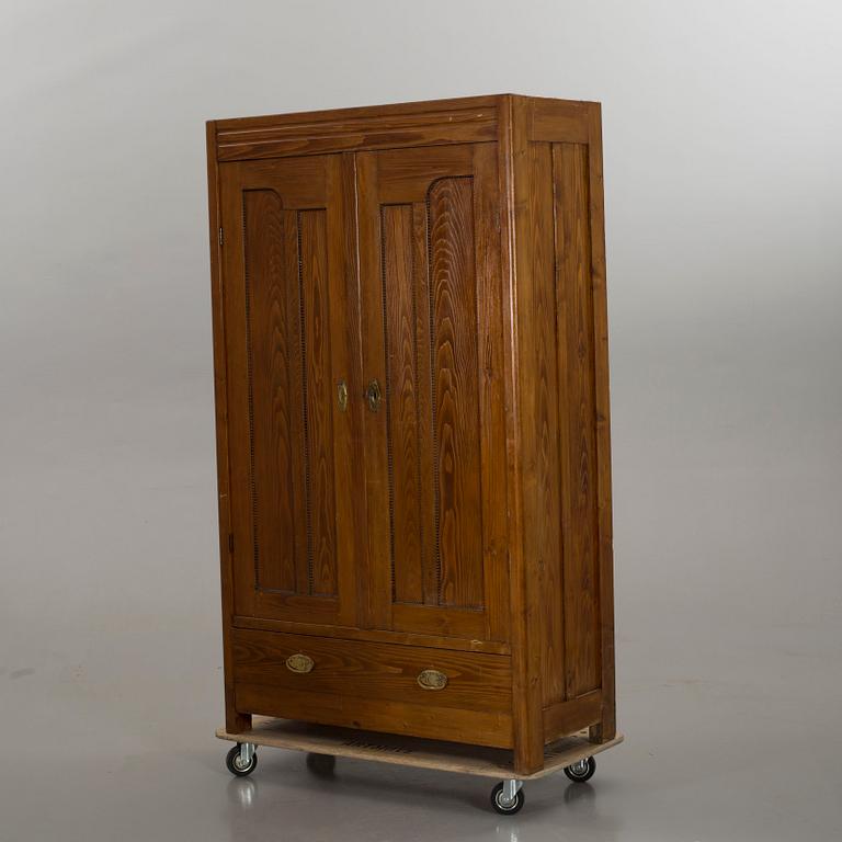 A DRESS CABINET EARLY 20TH CENTURY.