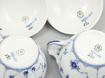 KAFFESERVIS, 17 delar, porslin, "Musselmalet", Royal Copenhagen, 1900-talets andra hälft.