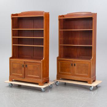 Bokhyllor, ett par, Jugend, 1900-talets början.