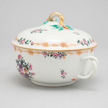 Equelle med lock, kompaniporslin. Qingdynastin, Qianlong (1736-95).