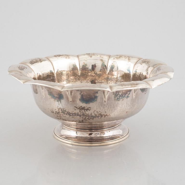 A silver bowl, Bremer Werkstätten für kunstgewerbliche Silberarbeiten, Bremen, Germany, first half of the 20th century.