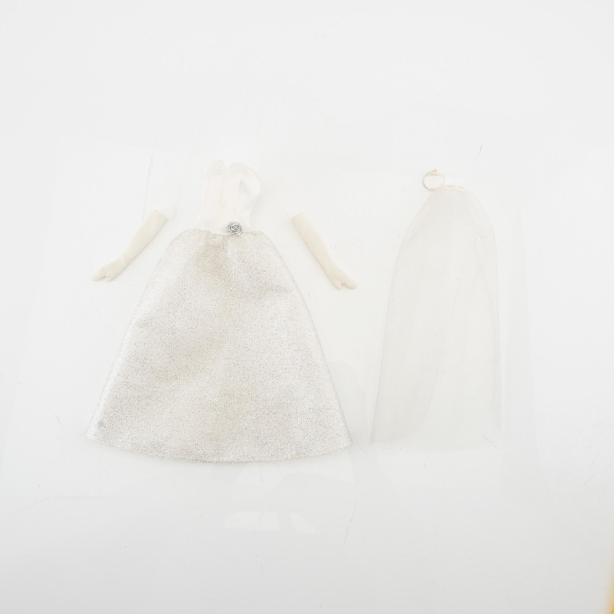 Bild-Lilli doll Germany 1956-64 and various clothes including Lilly clothes.