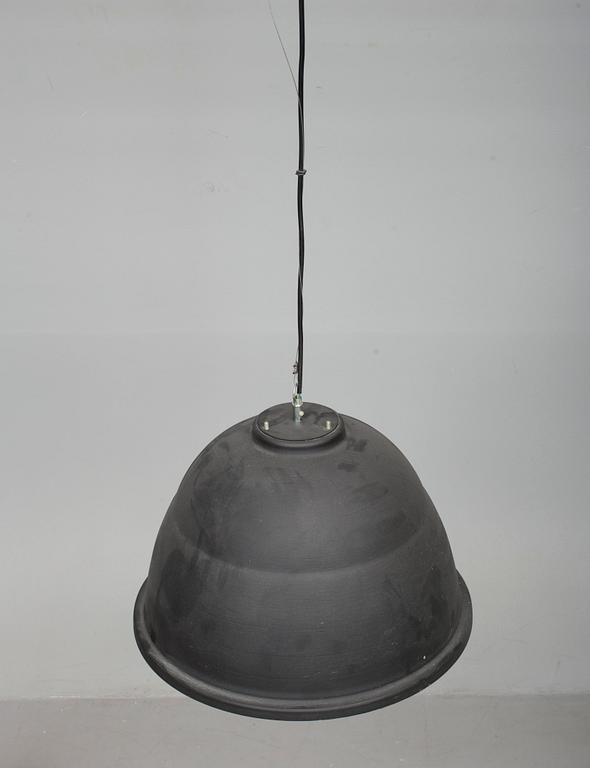 TAKLAMPA. Höjd 35 cm.