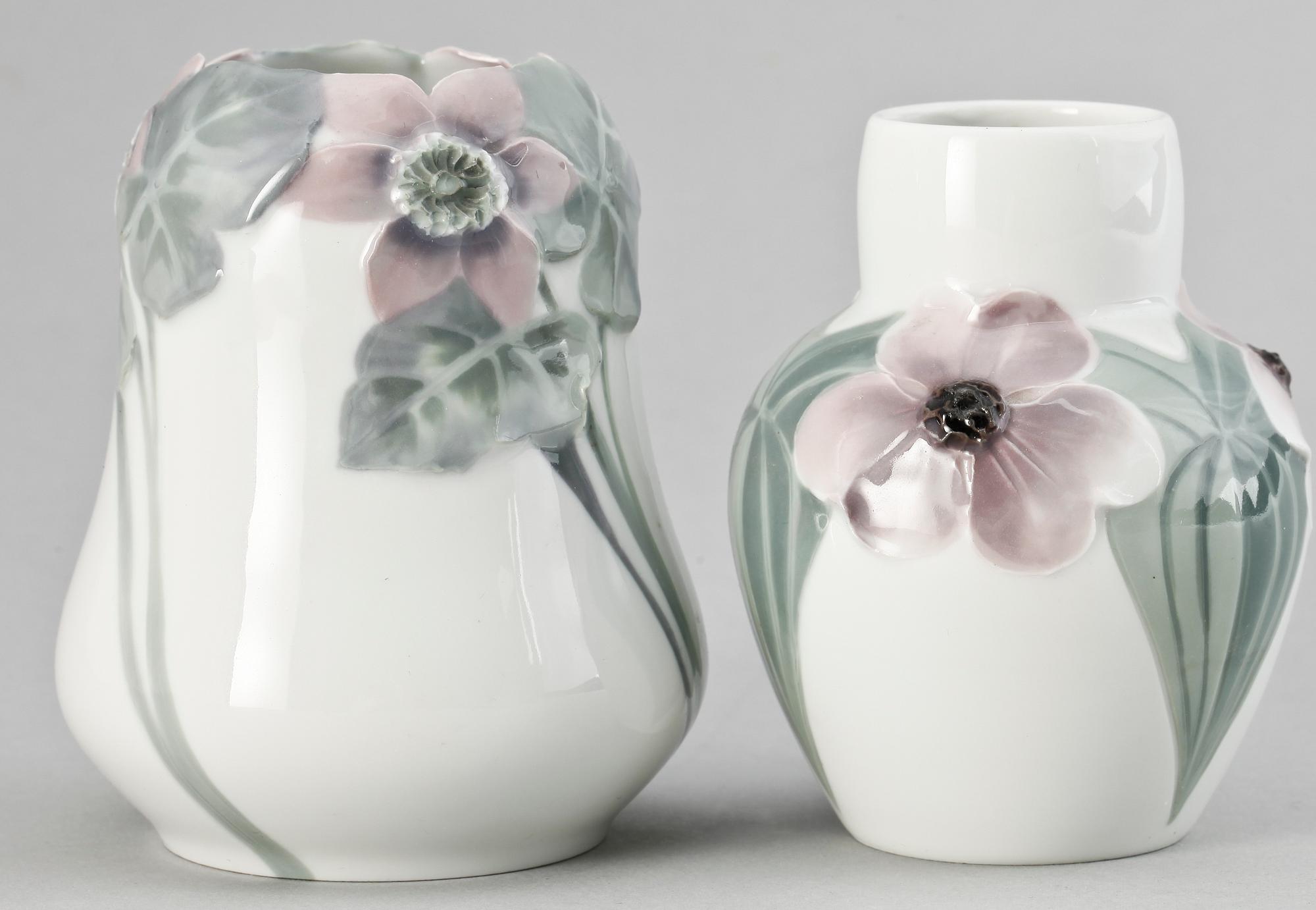 VASER, 2 st, porslin, jugend, Astrid Ewerlöf resp Mela Anderberg, Rörstrand tidigt 1900-tal.