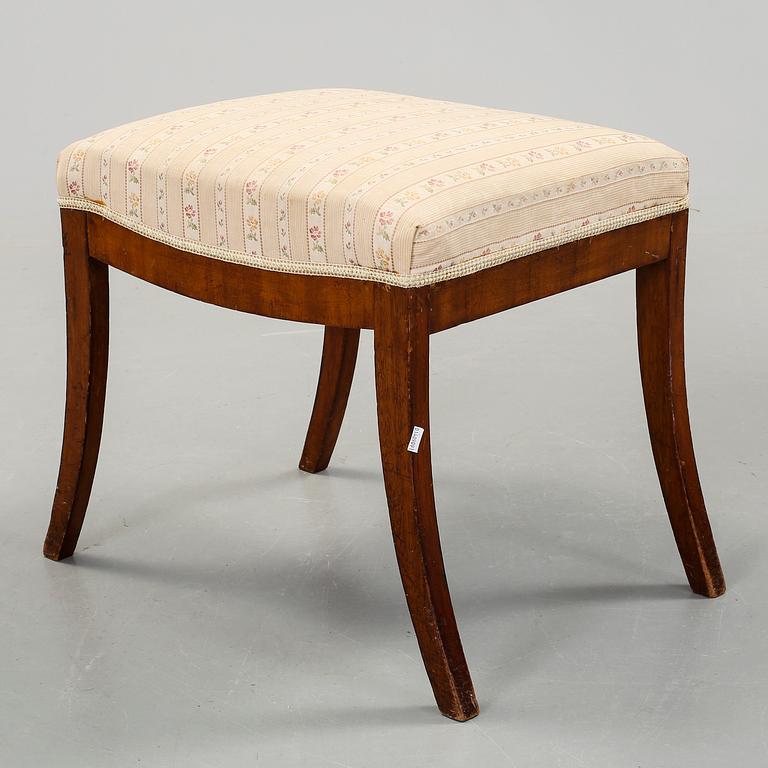 TABURETT, Karl Johan, 1800-talets första hälft.