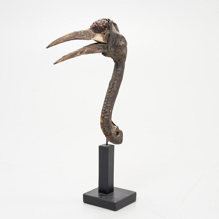 Twelve sculptures, reportedly from Makonde, Tanzania, Luba, Congo, and moore, from the second half of the 20:th century.