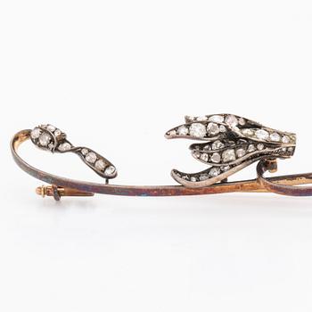 BROOCH 14K gold and silver old-cut diamonds approx 1 ct in total, length approx 10 cm.