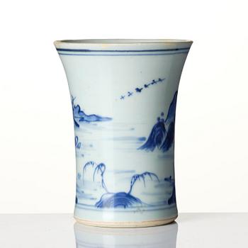 A blue and white brushpot and a dish, Tianqi/Chongzhen, mid 17th century.