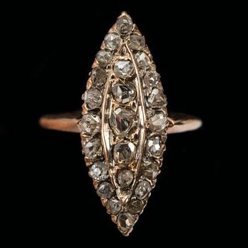 RING, 18 k guld med rosenstenar. Vikt ca 3 g.