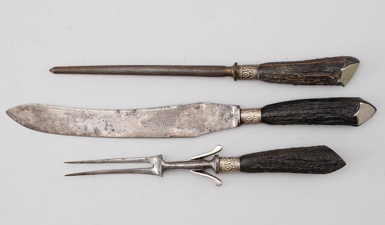 TRANCHERBESTICK, 3 delar, horn och nysilver, Joseph Rodgers, Sheffield, 1800-talets andra hälft.