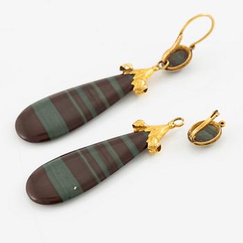 A pair of earrings 18K gold and quartz.