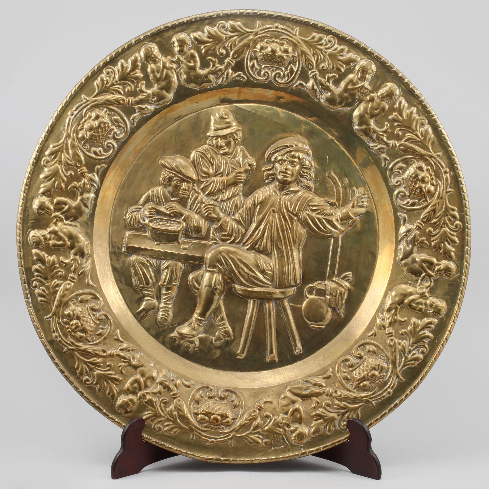 VÄGGPLÅT samt LJUSPLÅT, mässing, barockstil, omkring sekelskiftet 1900.