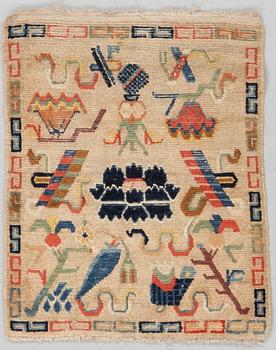 Matto, antique Tibet, ca 71 x 57,5-59 cm (as well as 1,5 cm flat weave at one end).