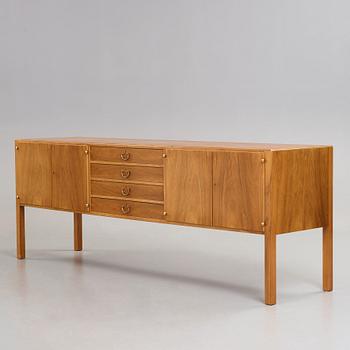 Josef Frank, sideboard, modell 1015, Firma Svenskt Tenn, före 1985.