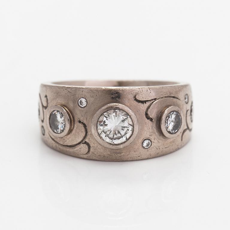 An 18K white gold ring with diamonds ca. 1.00 ct in total. Tarkkanen Oy, Helsinki 2012.