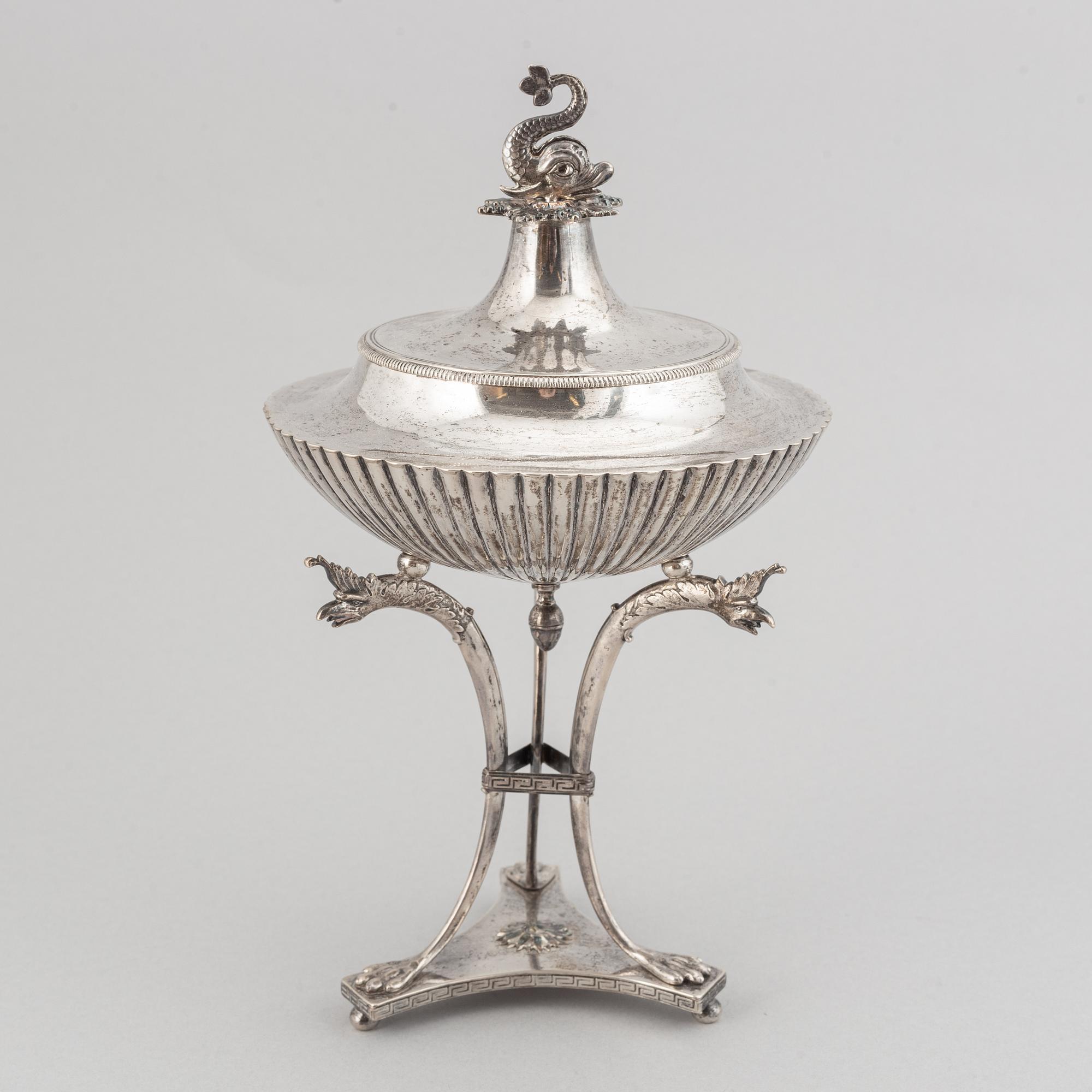 Adolf Zethelius, sockerskålar, 2 st snarlika, silver, Stockholm 1812 + 1819.