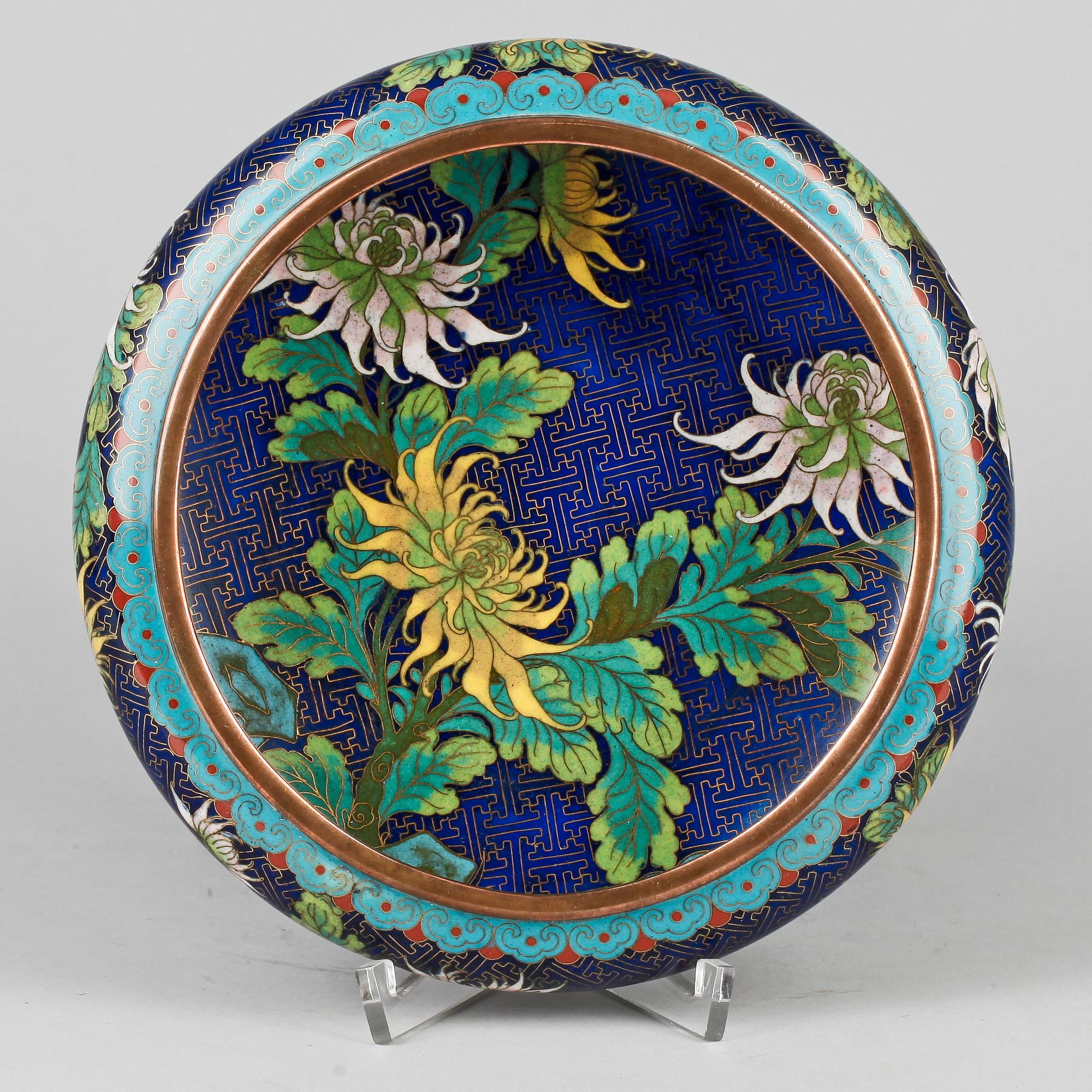 RÖKELSEKAR, cloissoné, Kina, 1900-talets första hälft.