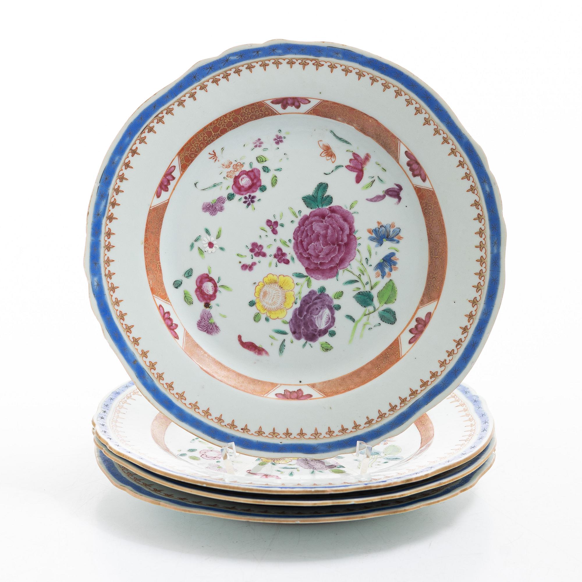 Tallrikar, fyra stycken, porslin. Qingdynastin, Qianlong (1736-95).