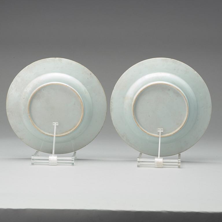 A pair of blue and white dishes, Qing dynasty, Kangxi (1662-1722).