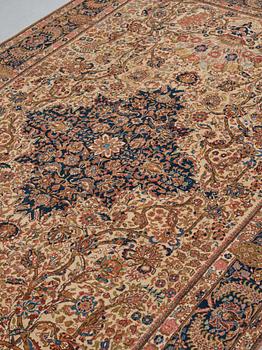 MATTO, a semi-antique Tabriz, ca 297,5 x 195 cm.