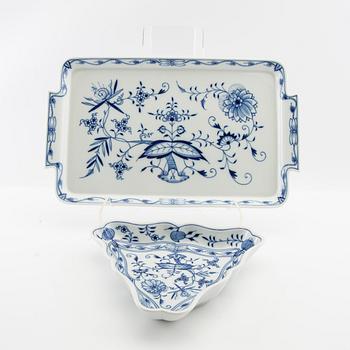Service 89 pcs "Onion Pattern" Meissen, second half of the 20th century.